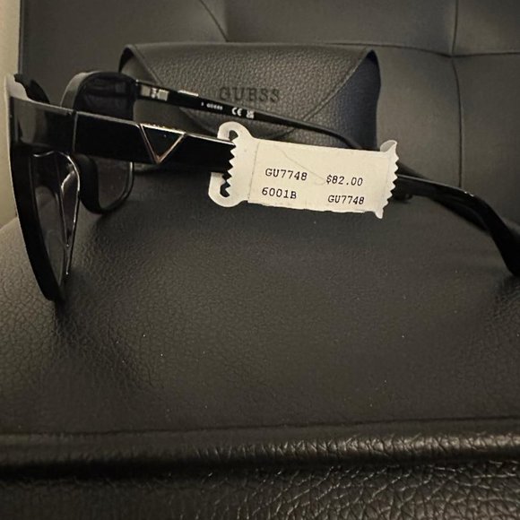 Guess Oversized Cat-Eye Sunglasses NWT main image 4